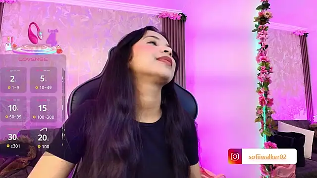 Snapshot of SophiaWalker_1 chatting on October 18, 12:17 pm SophiaWalker 1 online show from October 18, 12:17 pm
