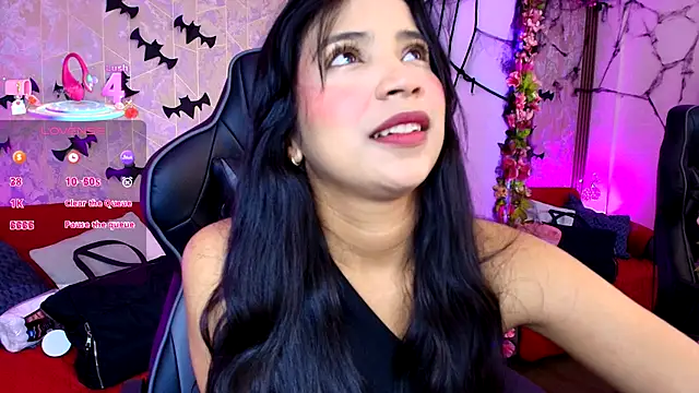 Snapshot of SophiaWalker_1 chatting on November 1, 11:45 am SophiaWalker 1 online show from November 1, 11:45 am