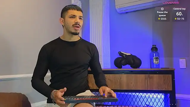 ArturoCardona  online show from December 15, 11:58 am