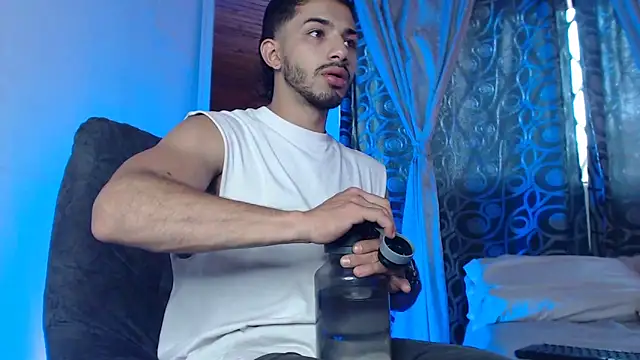 ArturoCardona  online show from May 10, 9:09 pm