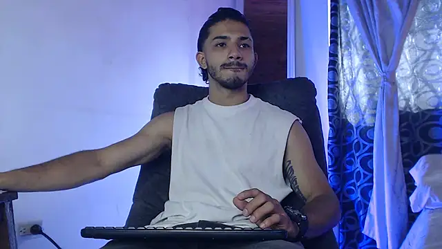 ArturoCardona  online show from May 11, 1:39 pm