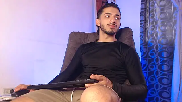 ArturoCardona  online show from May 15, 9:55 pm