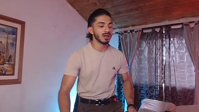 ArturoCardona  online show from May 17, 3:52 pm