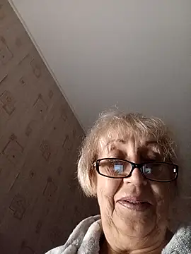 Snapshot of Anatolia5961 chatting on October 22, 3:34 pm Anatolia5961 online show from October 22, 3:34 pm