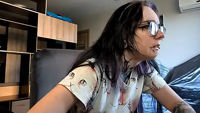 Snapshot of HighelikeGirl chatting on September 23, 2:09 pm HighelikeGirl online show from September 23, 2:09 pm