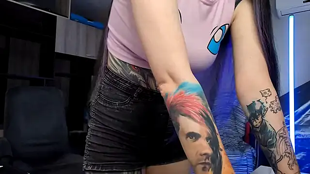 Snapshot of HighelikeGirl chatting on September 25, 7:45 am HighelikeGirl online show from September 25, 7:45 am