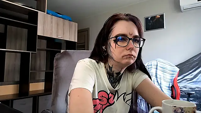 Snapshot of HighelikeGirl chatting on September 26, 7:23 am HighelikeGirl online show from September 26, 7:23 am