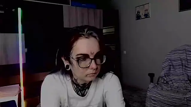 Snapshot of HighelikeGirl chatting on September 27, 8:08 am HighelikeGirl online show from September 27, 8:08 am