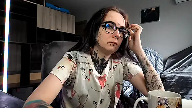 Snapshot of HighelikeGirl chatting on September 29, 9:03 am HighelikeGirl online show from September 29, 9:03 am