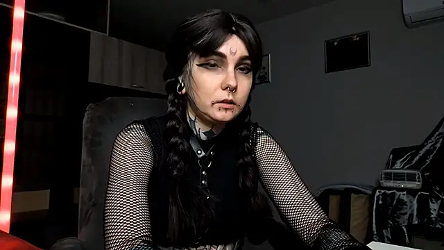 Snapshot of HighelikeGirl chatting on October 13, 12:16 pm HighelikeGirl online show from October 13, 12:16 pm