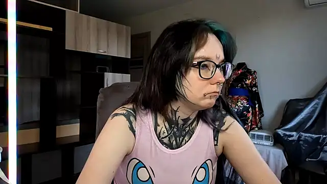 Snapshot of HighelikeGirl chatting on October 22, 7:19 am HighelikeGirl online show from October 22, 7:19 am