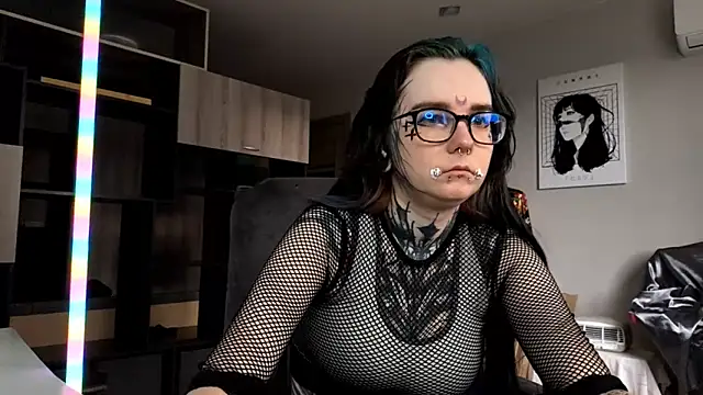 Snapshot of HighelikeGirl chatting on October 24, 7:05 am HighelikeGirl online show from October 24, 7:05 am