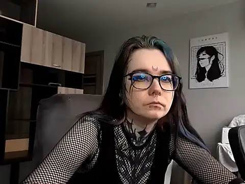 Snapshot of HighelikeGirl chatting on October 28, 7:12 am HighelikeGirl online show from October 28, 7:12 am