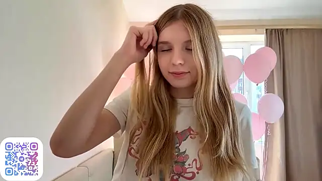 Snapshot of FruityXo chatting on September 20, 10:05 am FruityXo online show from September 20, 10:05 am