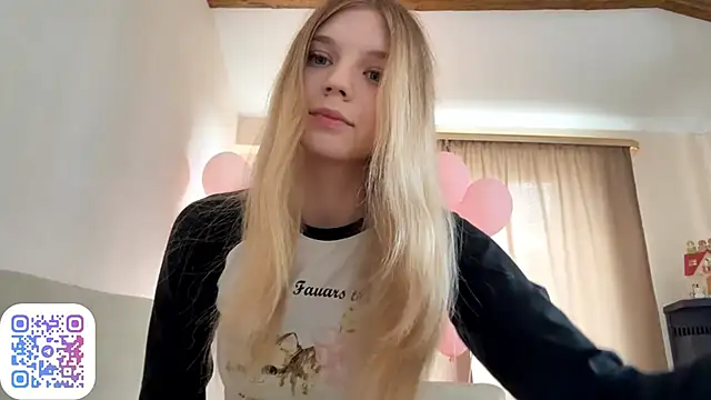 Snapshot of FruityXo chatting on September 21, 10:17 am FruityXo online show from September 21, 10:17 am