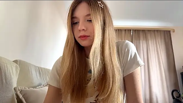 Snapshot of FruityXo chatting on November 1, 11:45 am FruityXo online show from November 1, 11:45 am