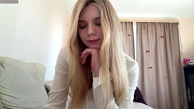 FruityXo online show from April 12, 11:37 am