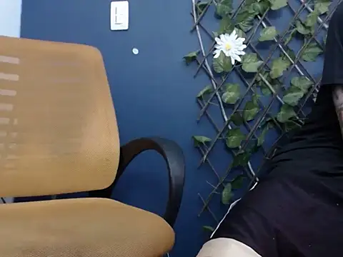 Snapshot of Edd_smit chatting on September 25, 4:21 pm Edd smit online show from September 25, 4:21 pm