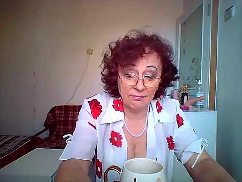 Julia54391 online show from November 2, 9:33 am