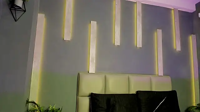 Snapshot of VenusBlazer chatting on February 9, 1:48 pm VenusBlazer online show from February 9, 1:48 pm