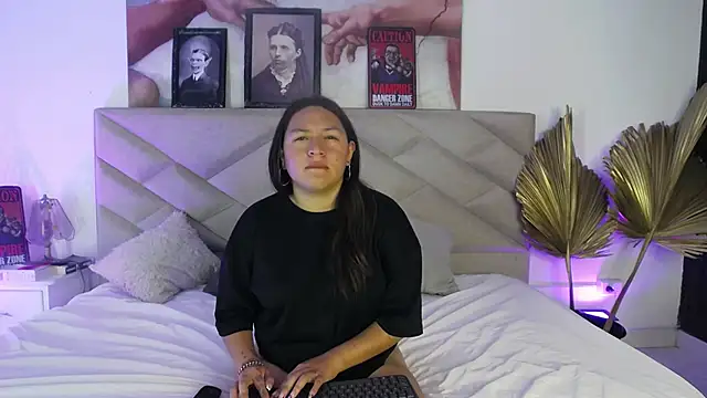 Snapshot of BellaRoux1 chatting on October 9, 12:03 pm BellaRoux1 online show from October 9, 12:03 pm