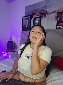 Snapshot of BellaRoux1 chatting on October 21, 12:06 pm BellaRoux1 online show from October 21, 12:06 pm