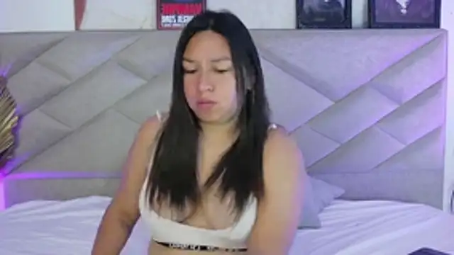 Snapshot of BellaRoux1 chatting on October 30, 12:06 pm BellaRoux1 online show from October 30, 12:06 pm