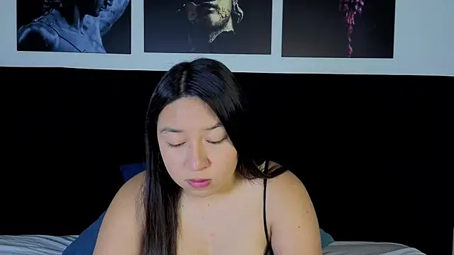 Snapshot of BellaRoux1 chatting on February 13, 12:34 pm BellaRoux1 online show from February 13, 12:34 pm