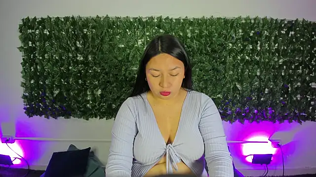 Snapshot of BellaRoux1 chatting on February 21, 12:28 pm BellaRoux1 online show from February 21, 12:28 pm