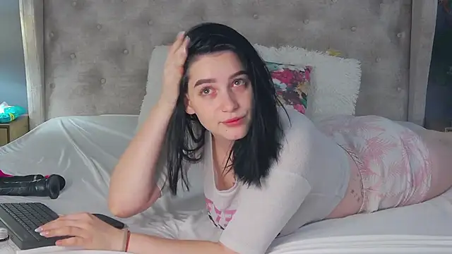 Leah Brooks online show from December 19, 5:14 am