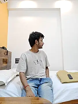 Snapshot of yung_cplz chatting on June 6, 2:44 pm yung cplz online show from June 6, 2:44 pm
