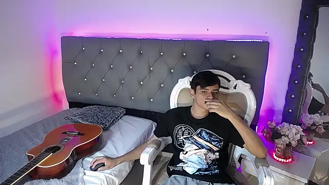 Charlie Cock  online show from September 16, 3:51 am