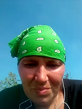 Snapshot of Romashka33011 chatting on July 1, 1:56 pm Romashka33011 online show from July 1, 1:56 pm