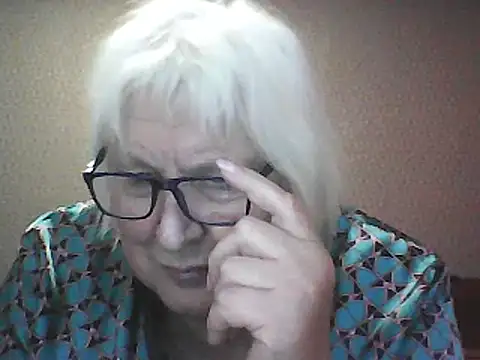 Snapshot of Alexia64231 chatting on October 8, 6:27 pm Alexia64231 online show from October 8, 6:27 pm