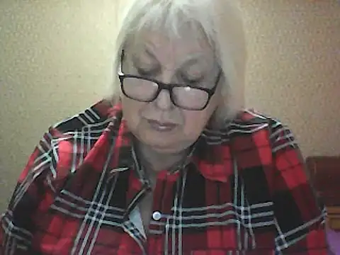 Snapshot of Alexia64231 chatting on October 12, 1:04 am Alexia64231 online show from October 12, 1:04 am
