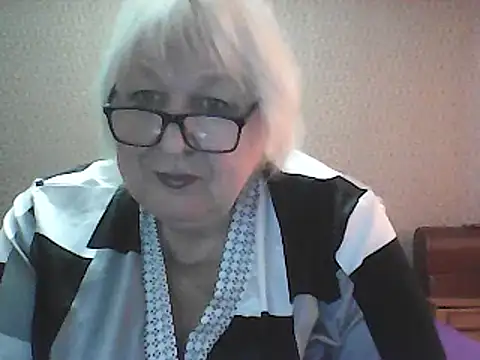 Snapshot of Alexia64231 chatting on October 12, 1:10 pm Alexia64231 online show from October 12, 1:10 pm