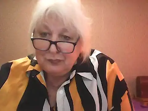 Snapshot of Alexia64231 chatting on October 13, 1:22 pm Alexia64231 online show from October 13, 1:22 pm