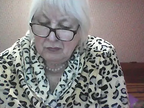 Snapshot of Alexia64231 chatting on October 16, 2:34 am Alexia64231 online show from October 16, 2:34 am