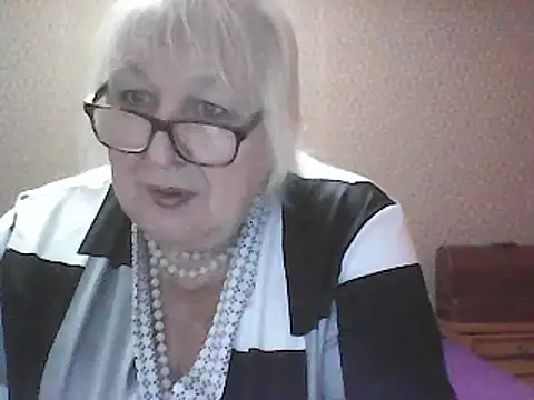 Snapshot of Alexia64231 chatting on October 17, 4:04 am Alexia64231 online show from October 17, 4:04 am