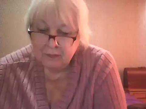Snapshot of Alexia64231 chatting on October 19, 5:30 am Alexia64231 online show from October 19, 5:30 am