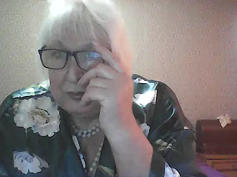 Snapshot of Alexia64231 chatting on October 20, 5:41 am Alexia64231 online show from October 20, 5:41 am