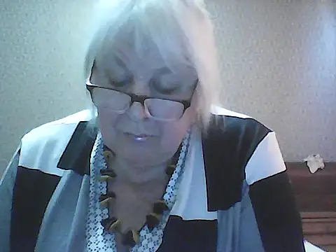 Snapshot of Alexia64231 chatting on October 23, 1:32 pm Alexia64231 online show from October 23, 1:32 pm