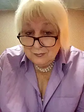 Snapshot of Alexia64231 chatting on October 27, 6:39 am Alexia64231 online show from October 27, 6:39 am