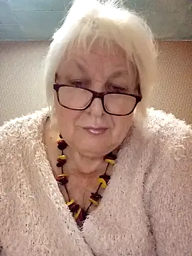 Snapshot of Alexia64231 chatting on October 27, 7:29 pm Alexia64231 online show from October 27, 7:29 pm