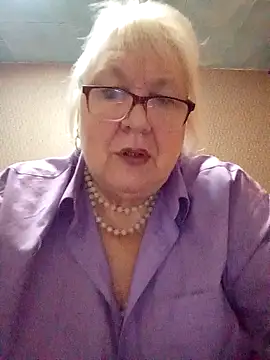 Snapshot of Alexia64231 chatting on October 31, 3:18 am Alexia64231 online show from October 31, 3:18 am