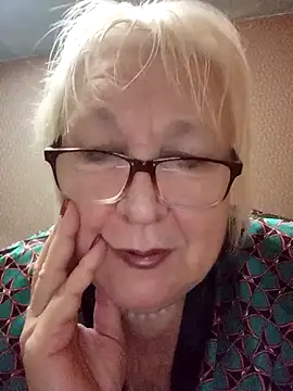 Snapshot of Alexia64231 chatting on November 1, 3:30 am Alexia64231 online show from November 1, 3:30 am