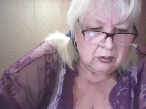 Alexia64231 online show from May 6, 10:48 pm