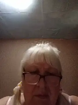 Snapshot of Alexia64231 chatting on June 27, 11:04 am Alexia64231 online show from June 27, 11:04 am