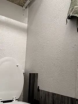 Julians26ne online show from March 13, 7:26 am