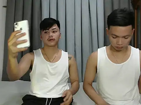 hot emman online show from October 22, 2:39 pm